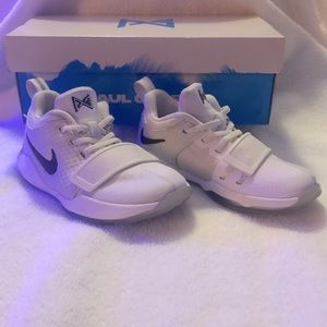 Kids Nike PG 1 size 10c shoes